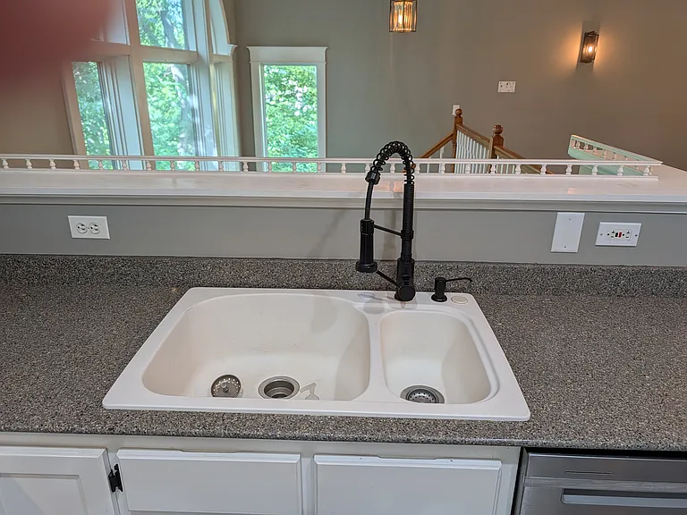 119 Pleasant Ln E — Photo 10