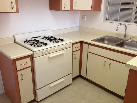 2nd image of 318 N Hobart Blvd APT 6