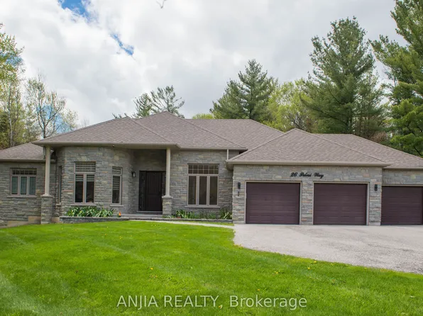 26 Pelosi Way, East Gwillimbury, ON L0G 1M0