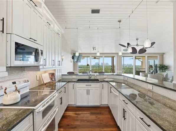 300 Horse Creek Dr Penthouse 504, Naples, FL 34110