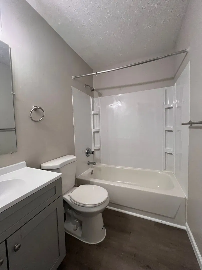 2817 Greenwood Ave — Photo 3