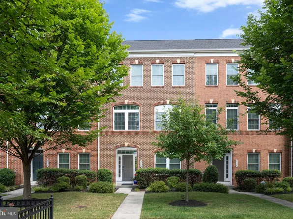 3114 Magellan Ct, Herndon, VA 20171