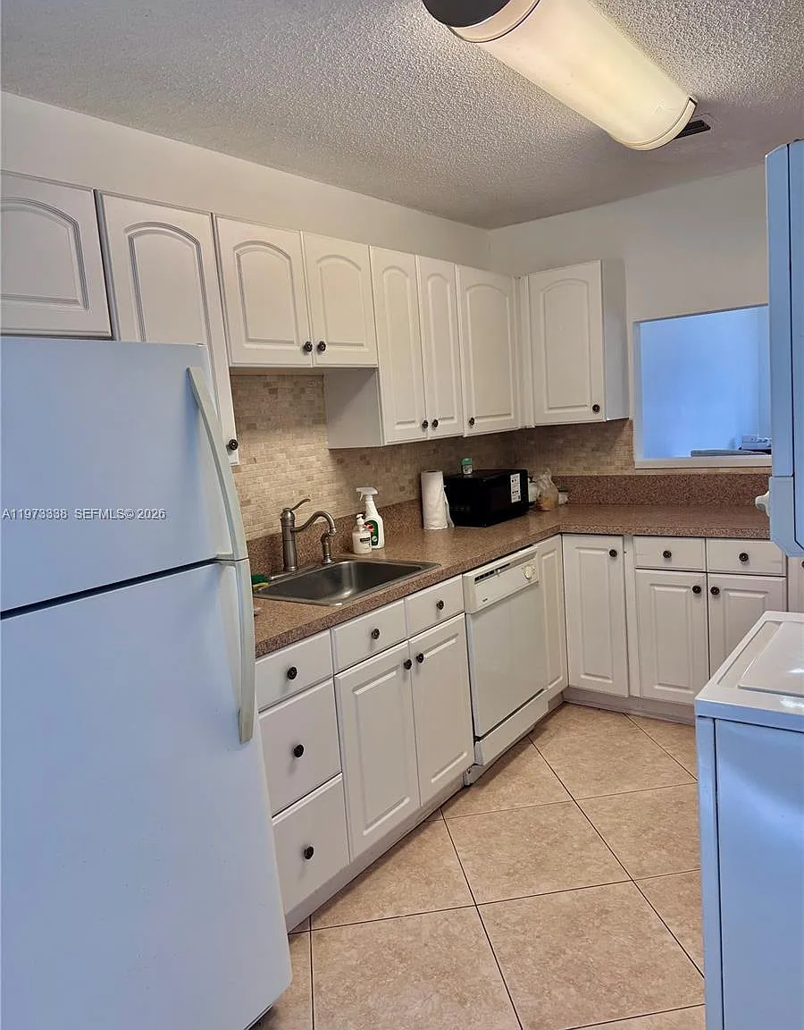 Boca Lakes Condo — Photo 3