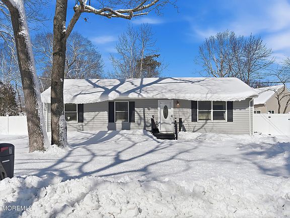 2nd image of 7 Letts Landing Road