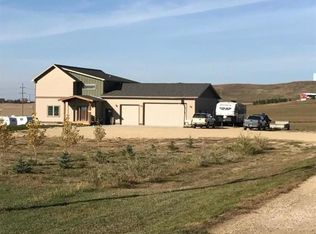 10831 35th St SW, Dickinson, ND 58601