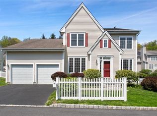 151 Classic Ct, White Plains, NY 10603