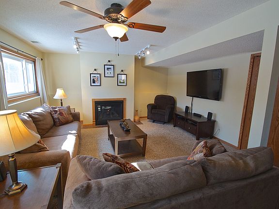 3rd image of 870 Aspen Cir