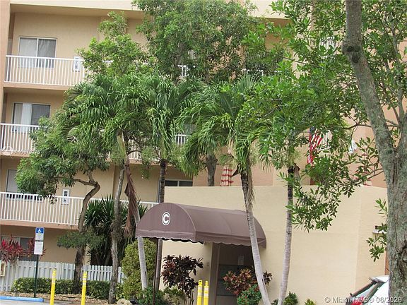 3rd image of 7420 Trent Dr #111