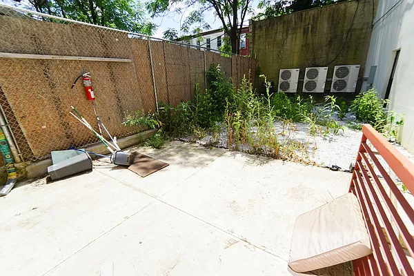 Rented by Manhattan Management LLC | media 66