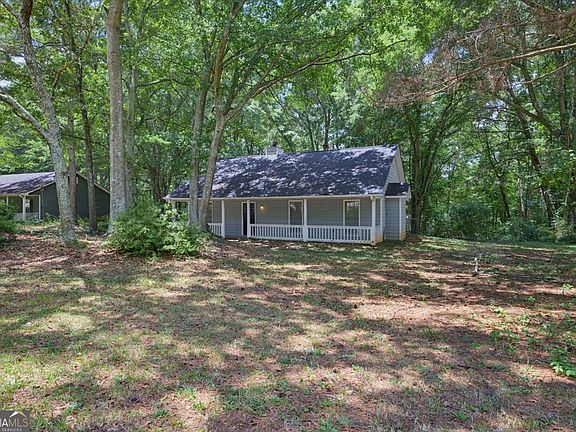 3rd image of 440 Cowan Rd
