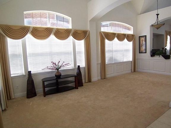 4th image of 9033 Bottlebrush Ln