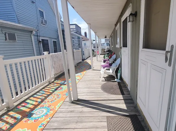 12 G St APT 43, Hampton, NH 03842