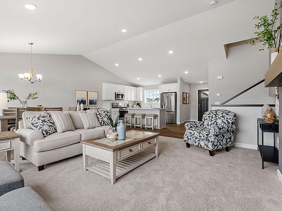 5th image of 611 Grouse Way