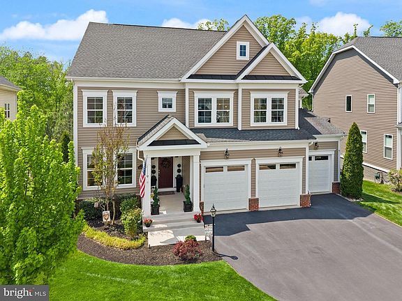 3rd image of 40865 Glenpane Way NE
