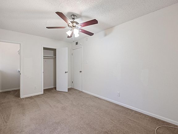 3rd image of 5007 Cottonwood Cir #B
