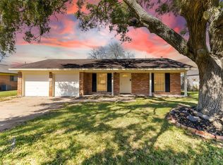 127 Talisman St, Lake Jackson, TX 77566