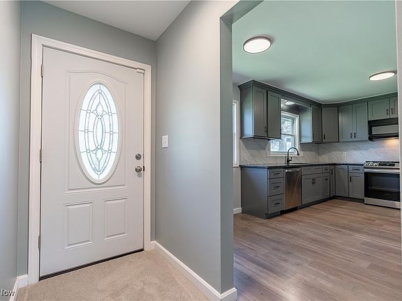 3rd image of 132 Magua Dr
