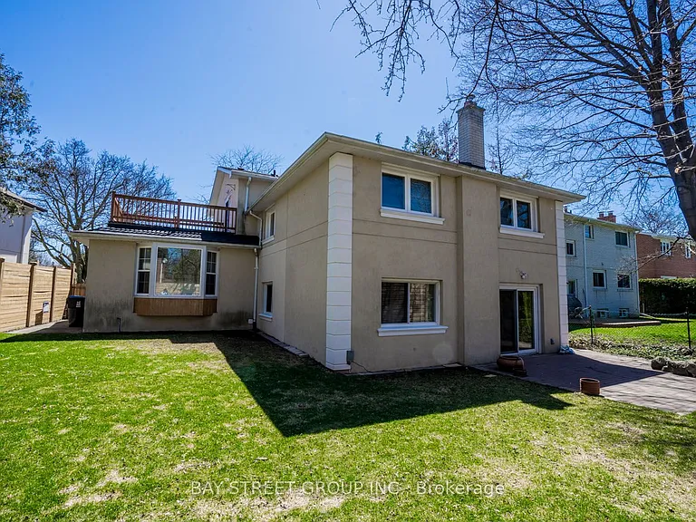 38 Foursome Cres — Photo 4