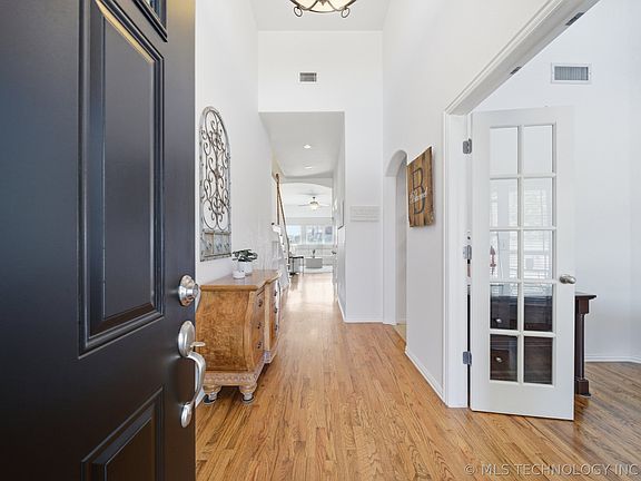 4th image of 1825 E Montgomery St