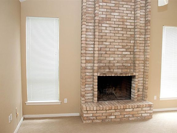 3rd image of 14919 Cypress Hills Dr
