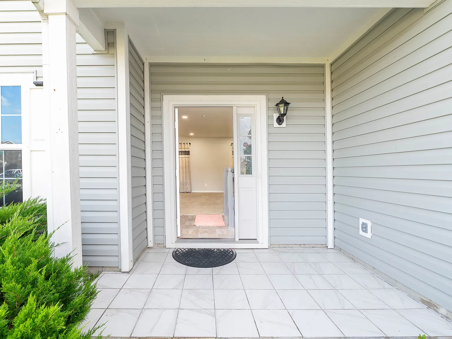 4 bed, 2132 sqft, $2,500 — Photo 3