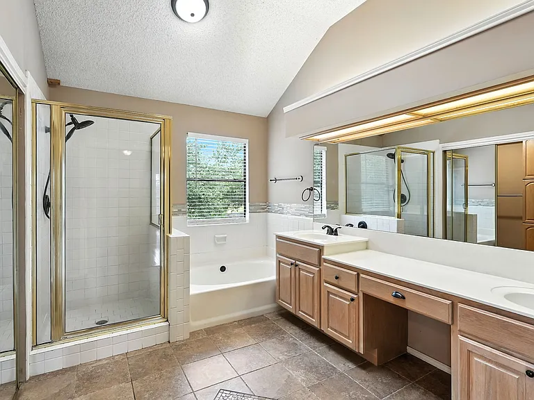 19415 Encino Smt — Photo 4