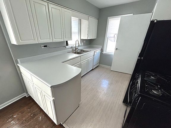 4th image of 717 E 154th St