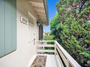 3709 Arbolada Rd, Los Angeles, CA 90027