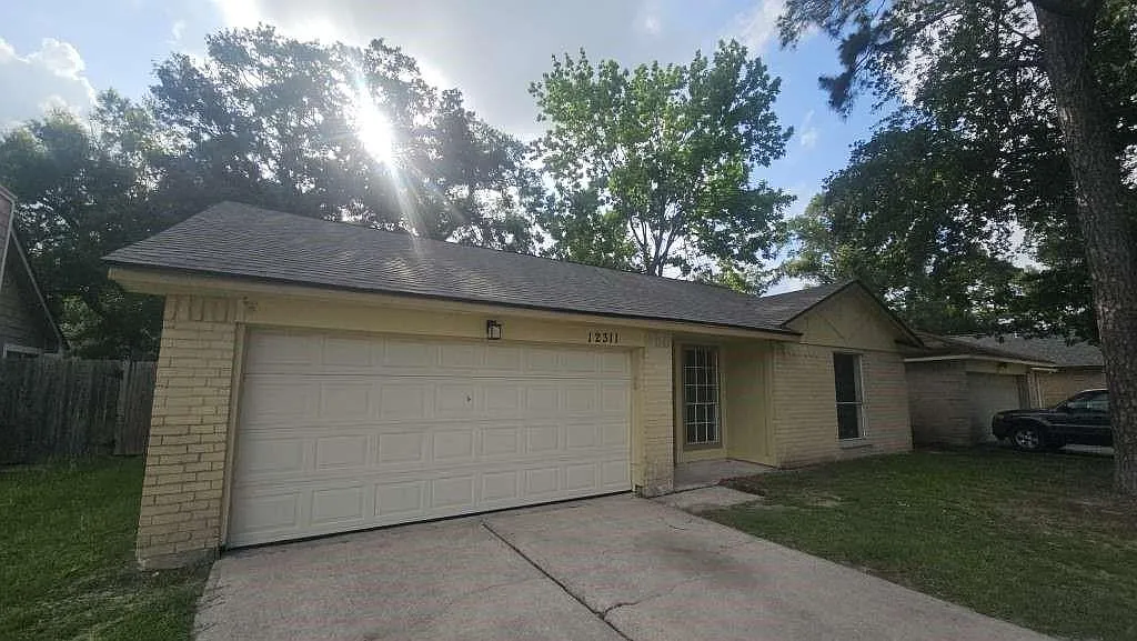 3 bed, 2.0 bath, 1019 sqft, $1,799 — Photo 2