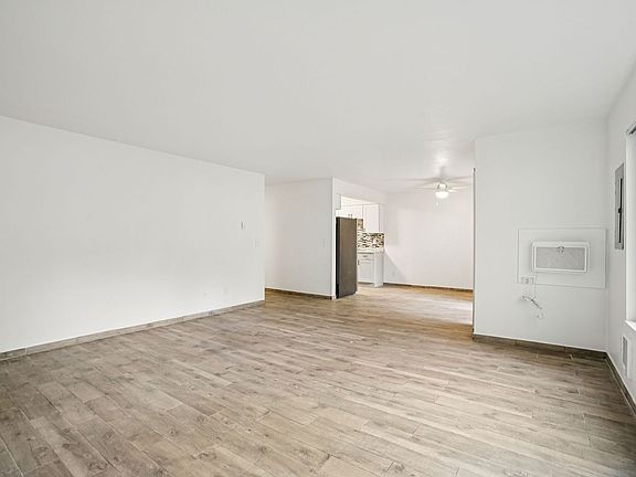 3rd image of 2406 SE Harrison St #82
