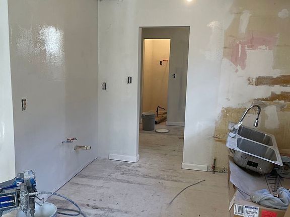 2nd image of 1914 English St Unit A