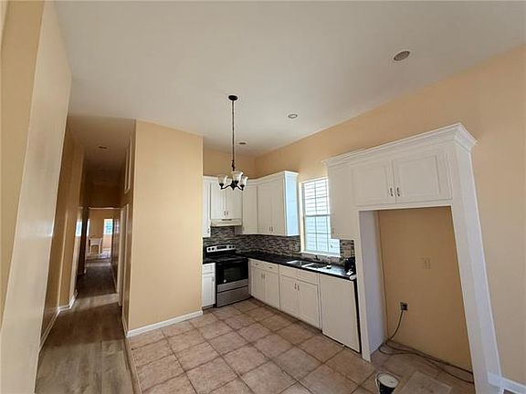 4th image of 2712 Lasalle St