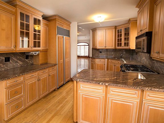 5th image of 2430 E 70th St