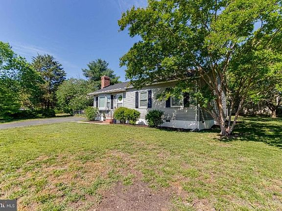 3rd image of 1201 Dewberry Dr