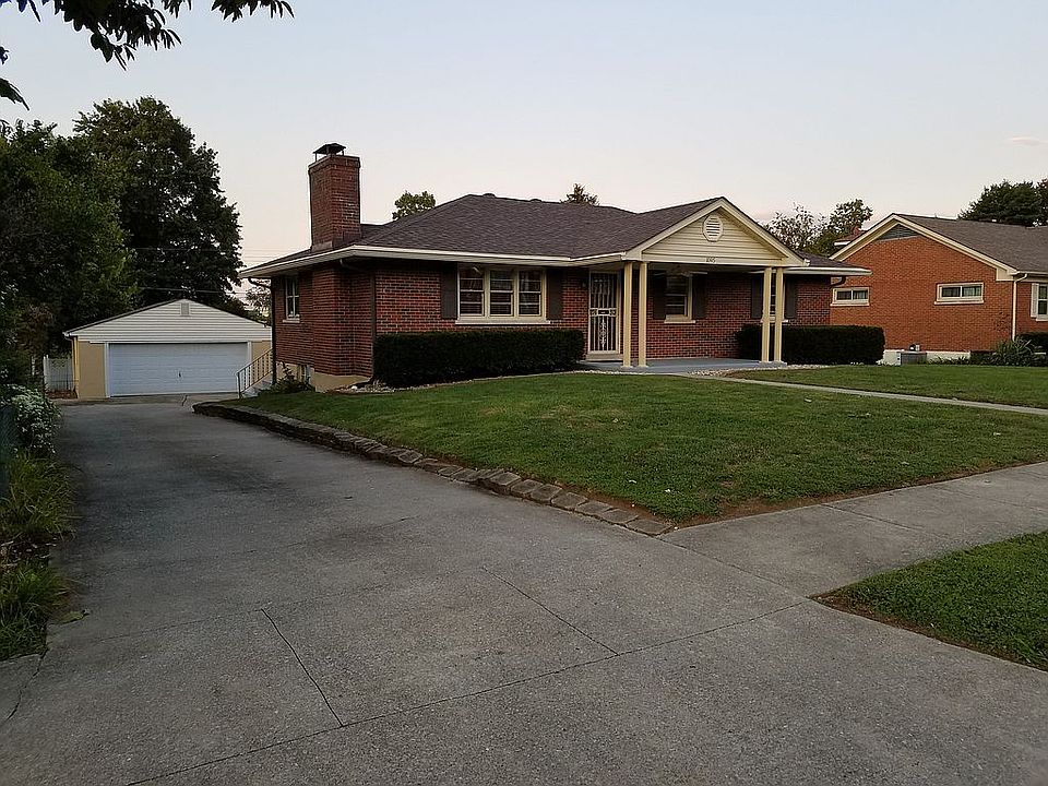 Front of House with garage