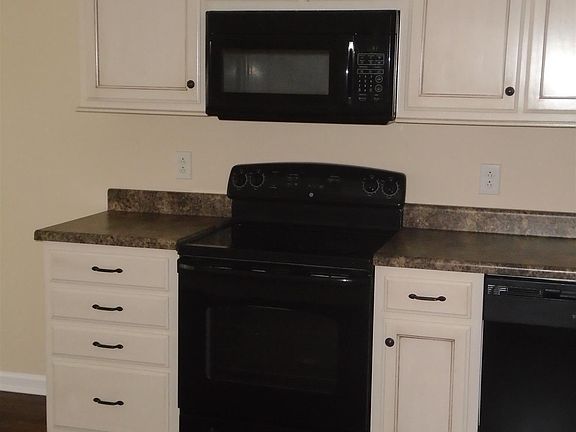 3rd image of 503 Wesley Dr