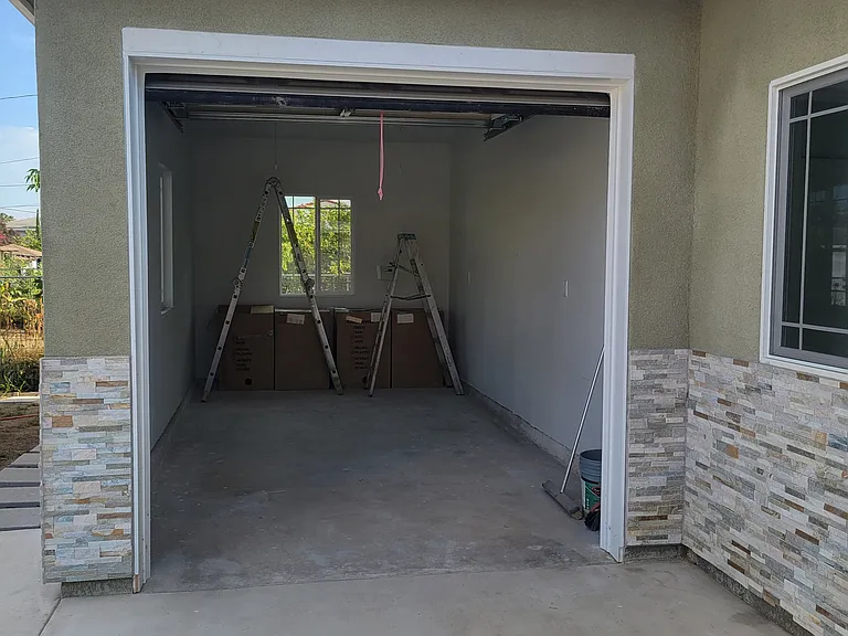 Palm Ave — Photo 1