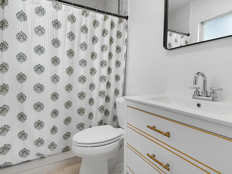 2331 NE 15th Ct — Photo 12