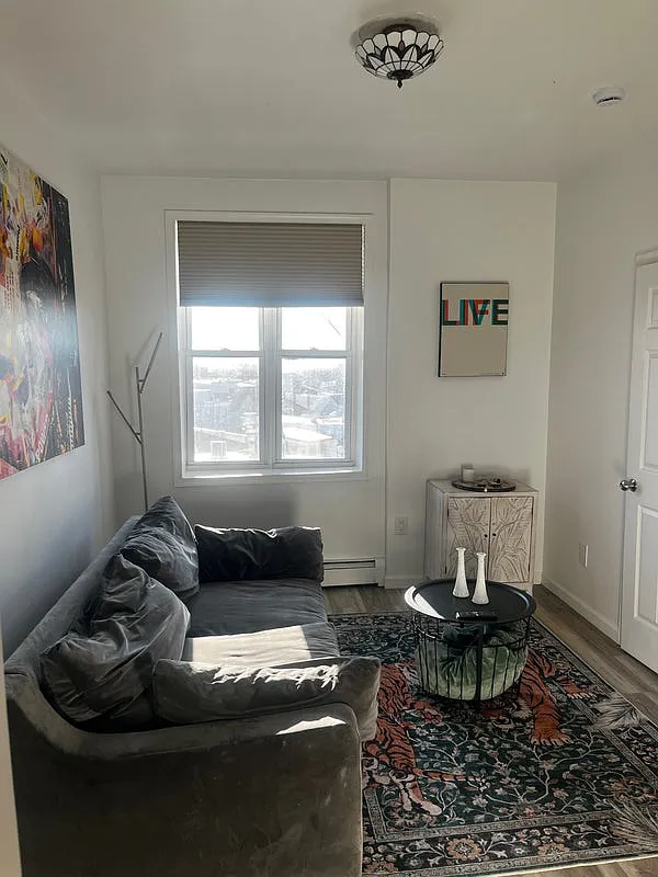 2 bed, 700 sqft, $1,195 — Photo 1