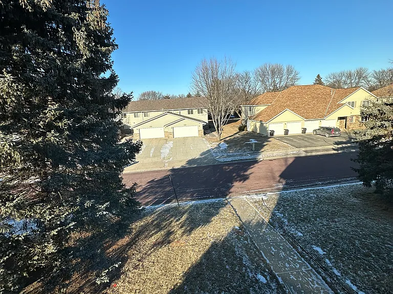225 Heather Ln #4 — Photo 9