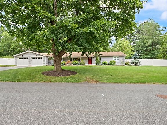 5th image of 9 Wild Rose Dr