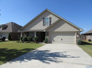 65 Olde Dogwood Trl, Decatur, AL 35603