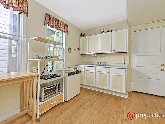 5th image of 3218 W Wabansia Ave #1