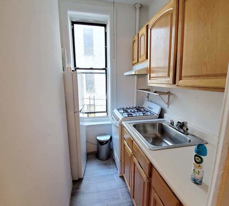 2nd image of 1296 Pacific St #C3