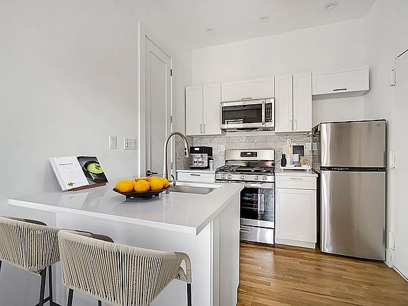 3rd image of 36 S Oxford St APT 3A