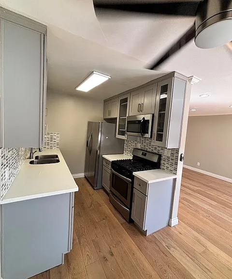 1149 N Westmoreland Ave — Photo 1