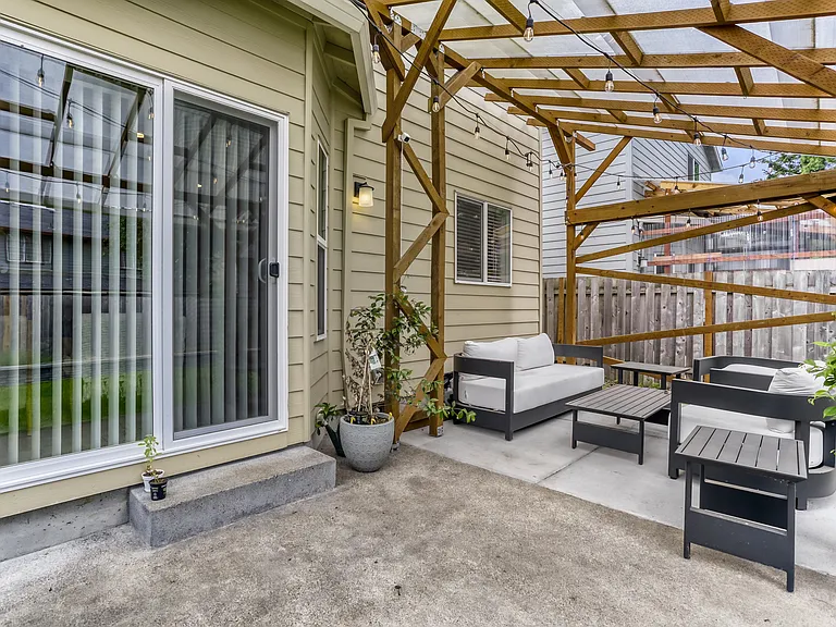 8573 SE Gray St — Photo 29