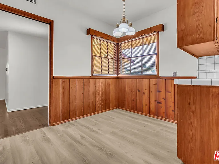 9322 Lasaine Ave — Photo 8