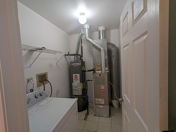 5th image of 335 Hunterdon Ct