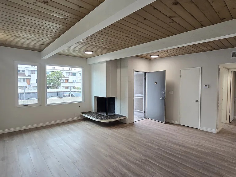 2688 Lake Ave #2690.5 — Photo 4